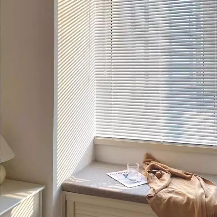 Aluminium Venetian Blinds（铝百叶窗帘).jpg